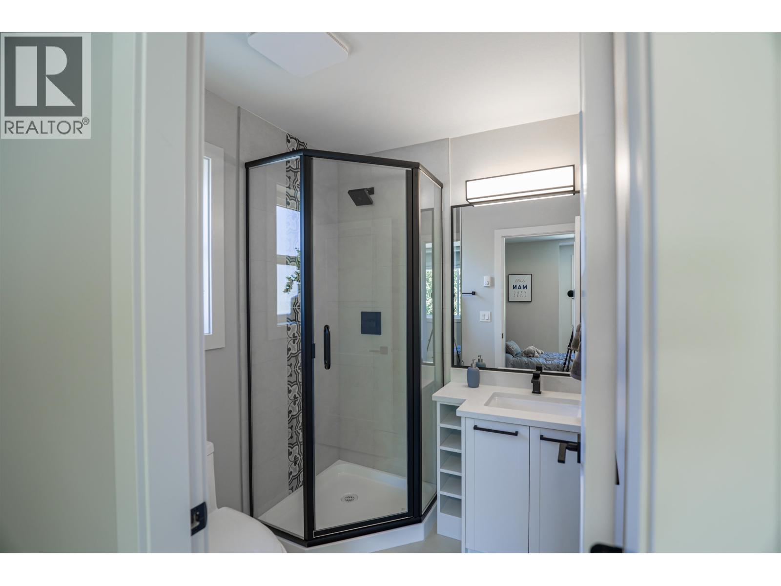 6 Bed, 5 Bath House for Sale in Coquitlam – 1388 MADORE AVENUE, Coquitlam - Image 18