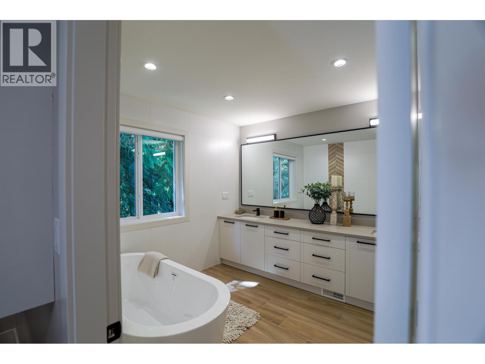 6 Bed, 5 Bath House for Sale in Coquitlam – 1388 MADORE AVENUE, Coquitlam - Image 14