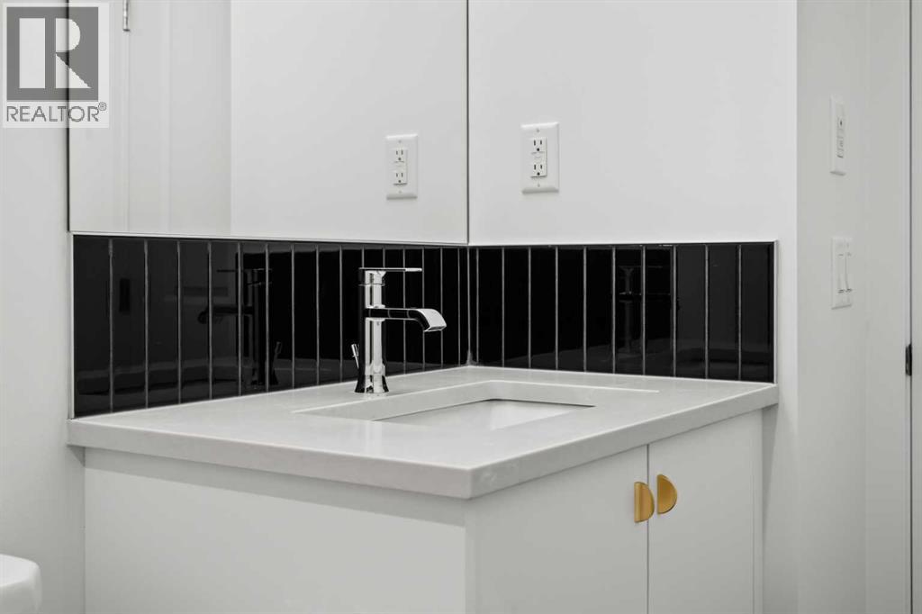 848 83 Street SW - 34