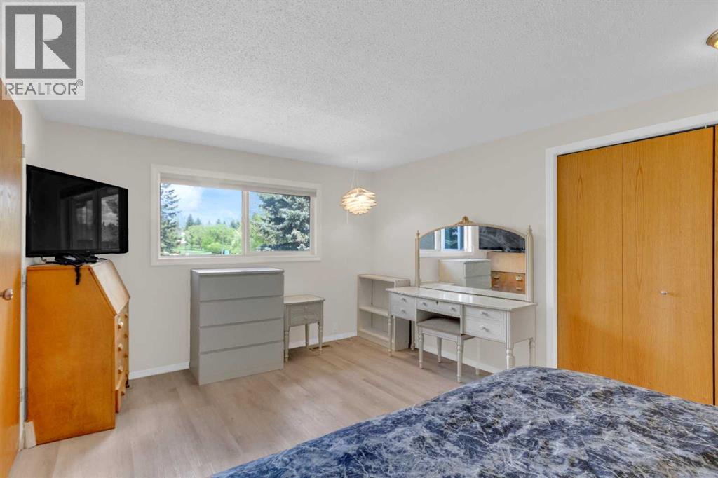 403 Cannington Close SW - 17