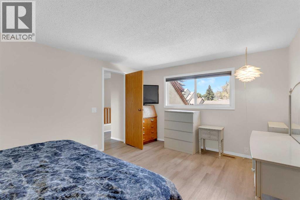 403 Cannington Close SW - 18
