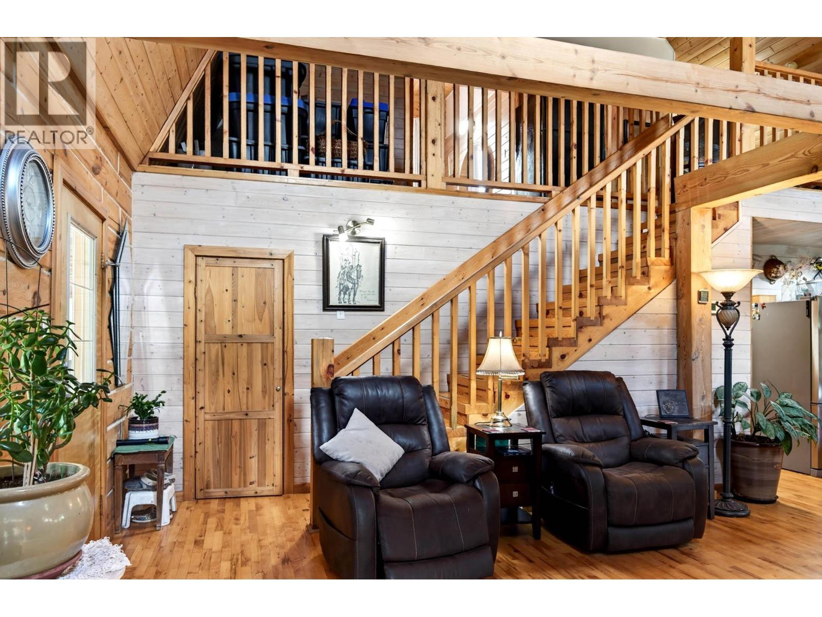 2236 YELLOWHEAD Highway - 19