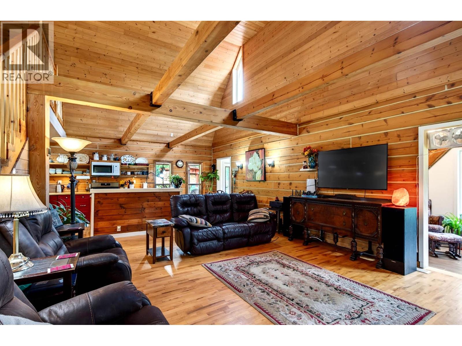2236 YELLOWHEAD Highway - 17