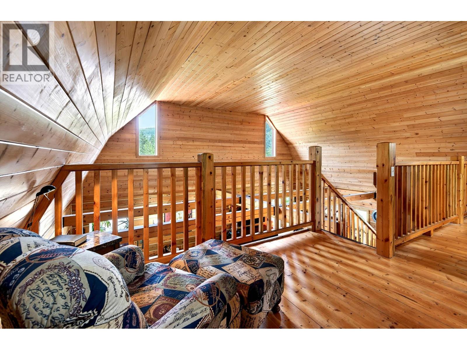 2236 YELLOWHEAD Highway - 18