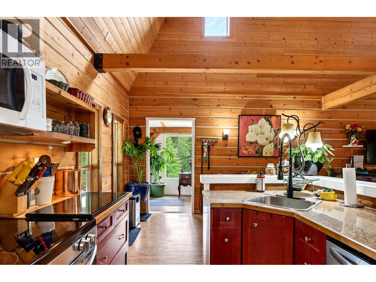 2236 YELLOWHEAD Highway - 6