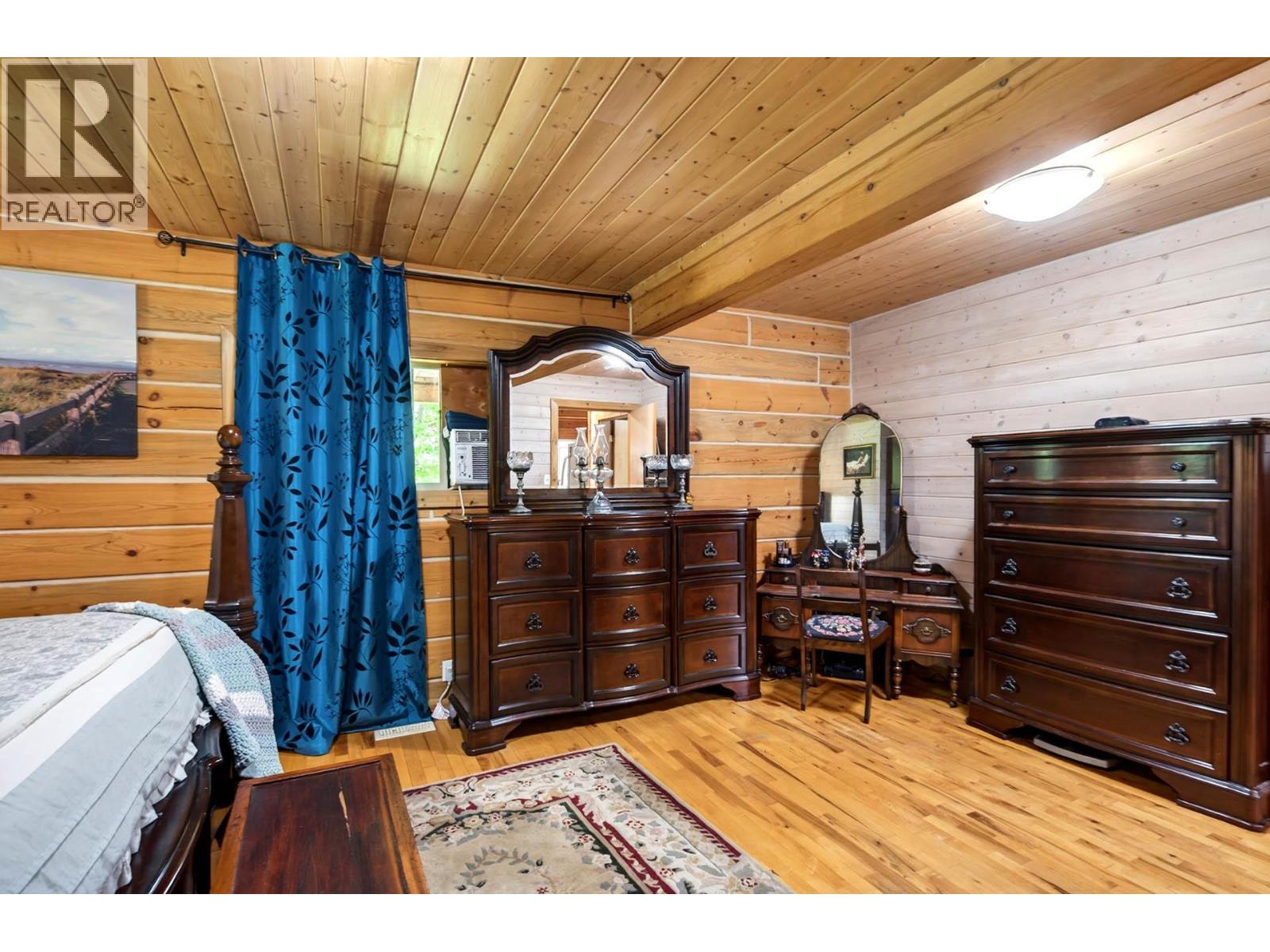 2236 YELLOWHEAD Highway - 29