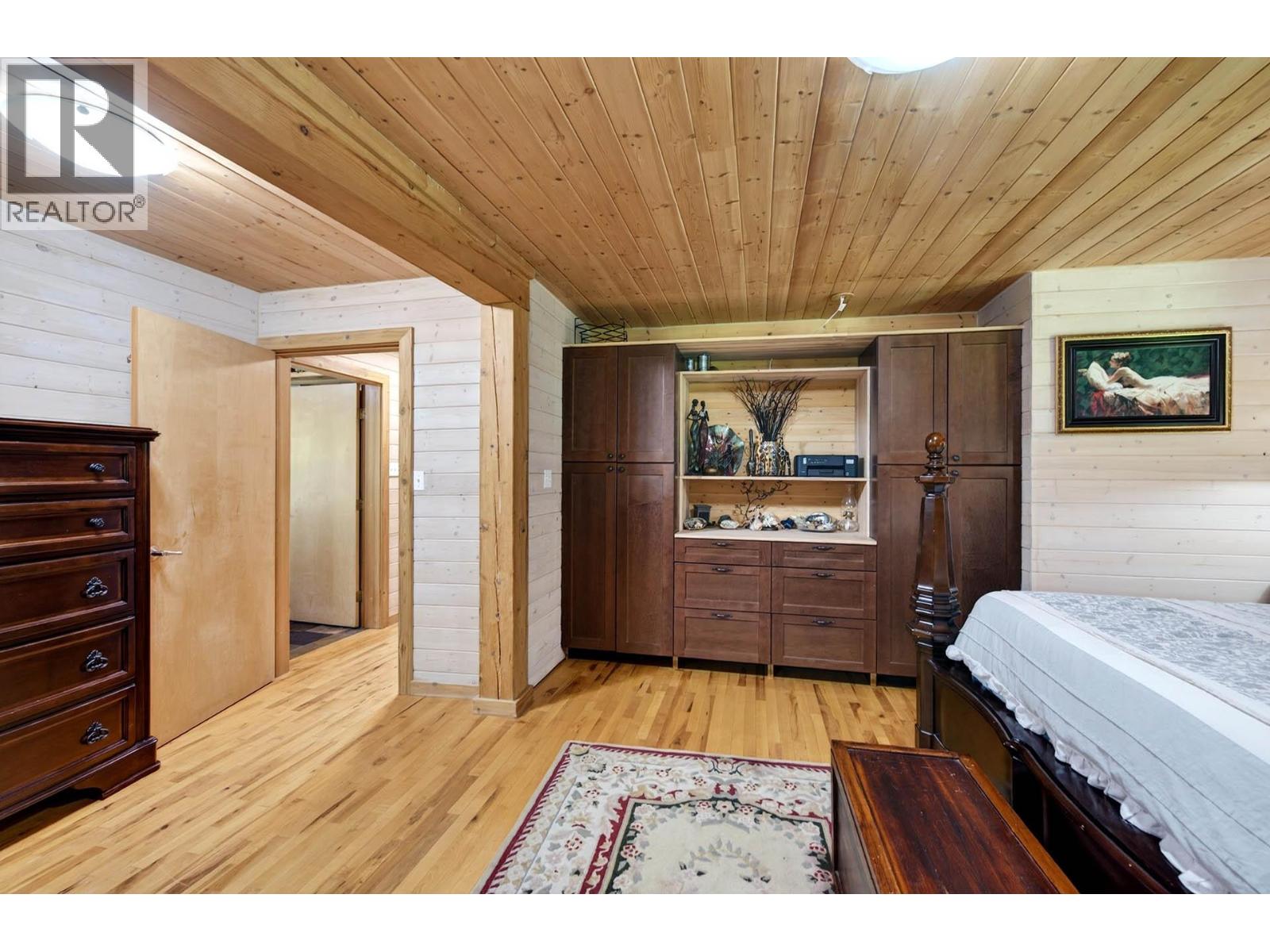 2236 YELLOWHEAD Highway - 28