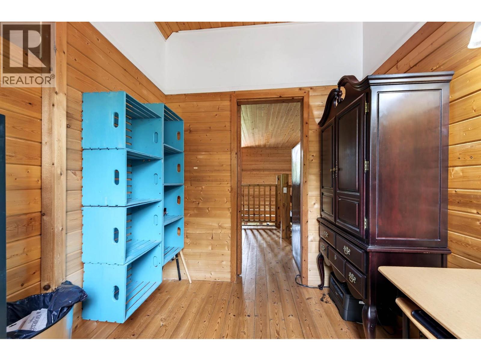 2236 YELLOWHEAD Highway - 39