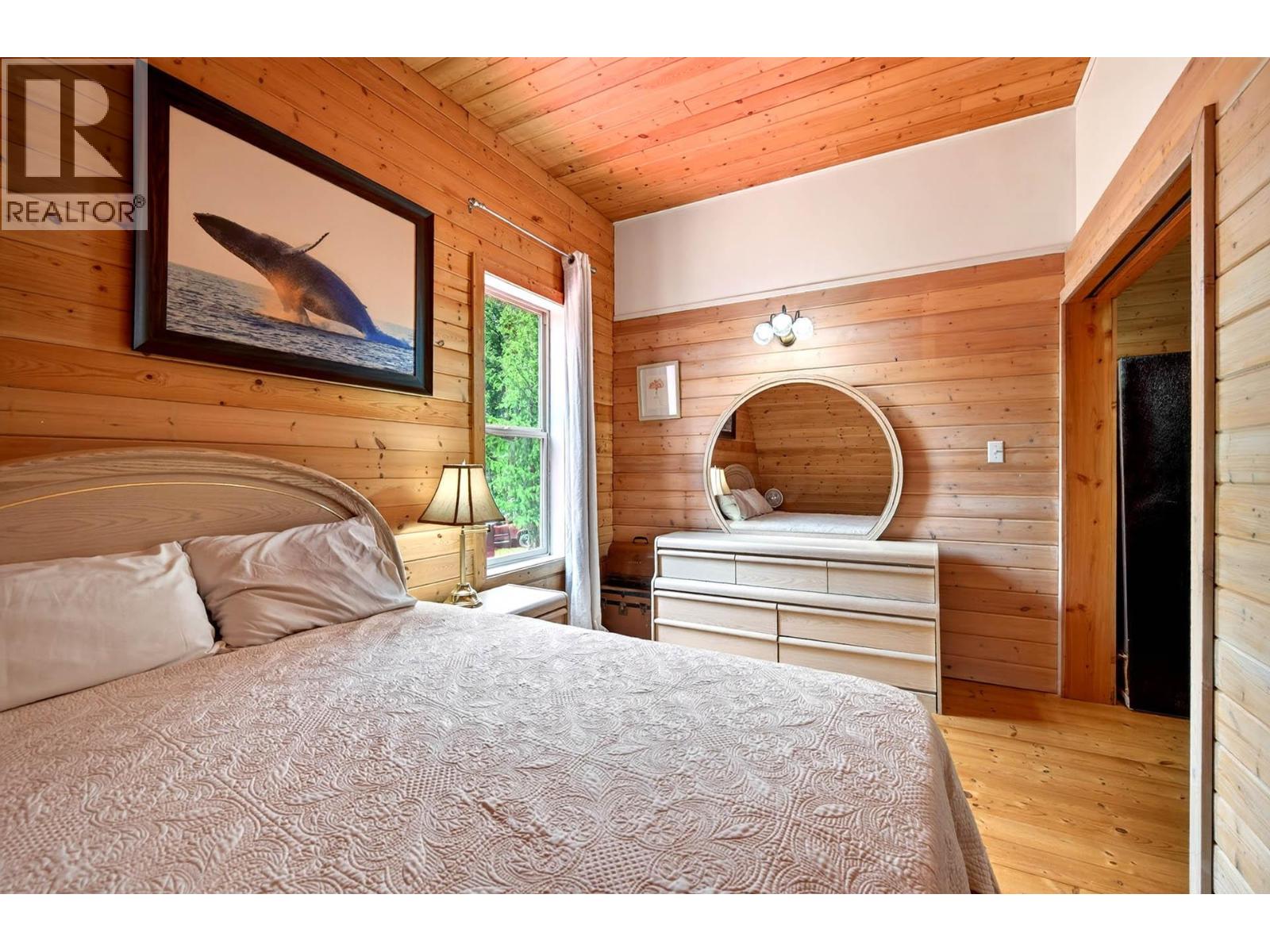 2236 YELLOWHEAD Highway - 36