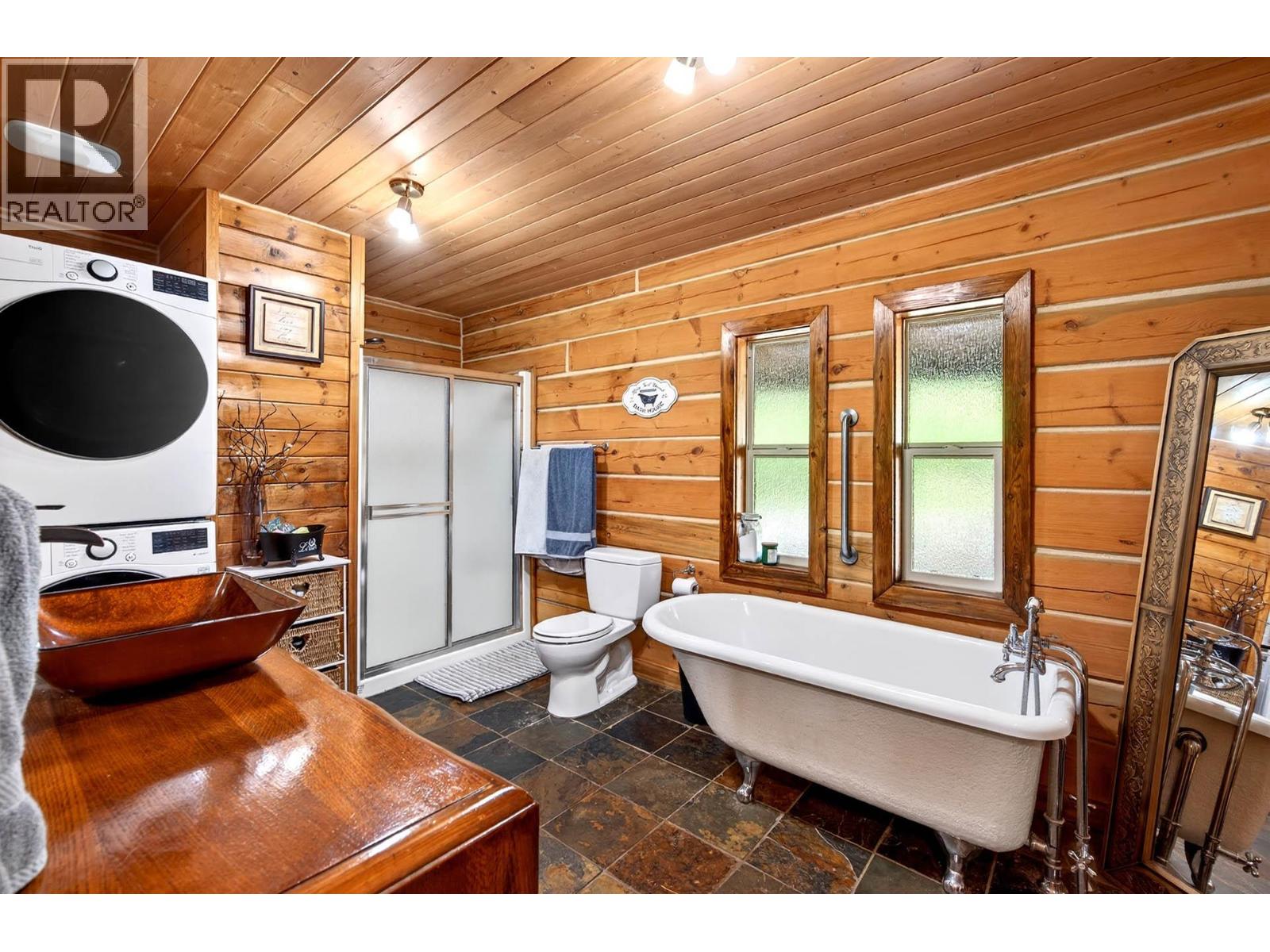 2236 YELLOWHEAD Highway - 25