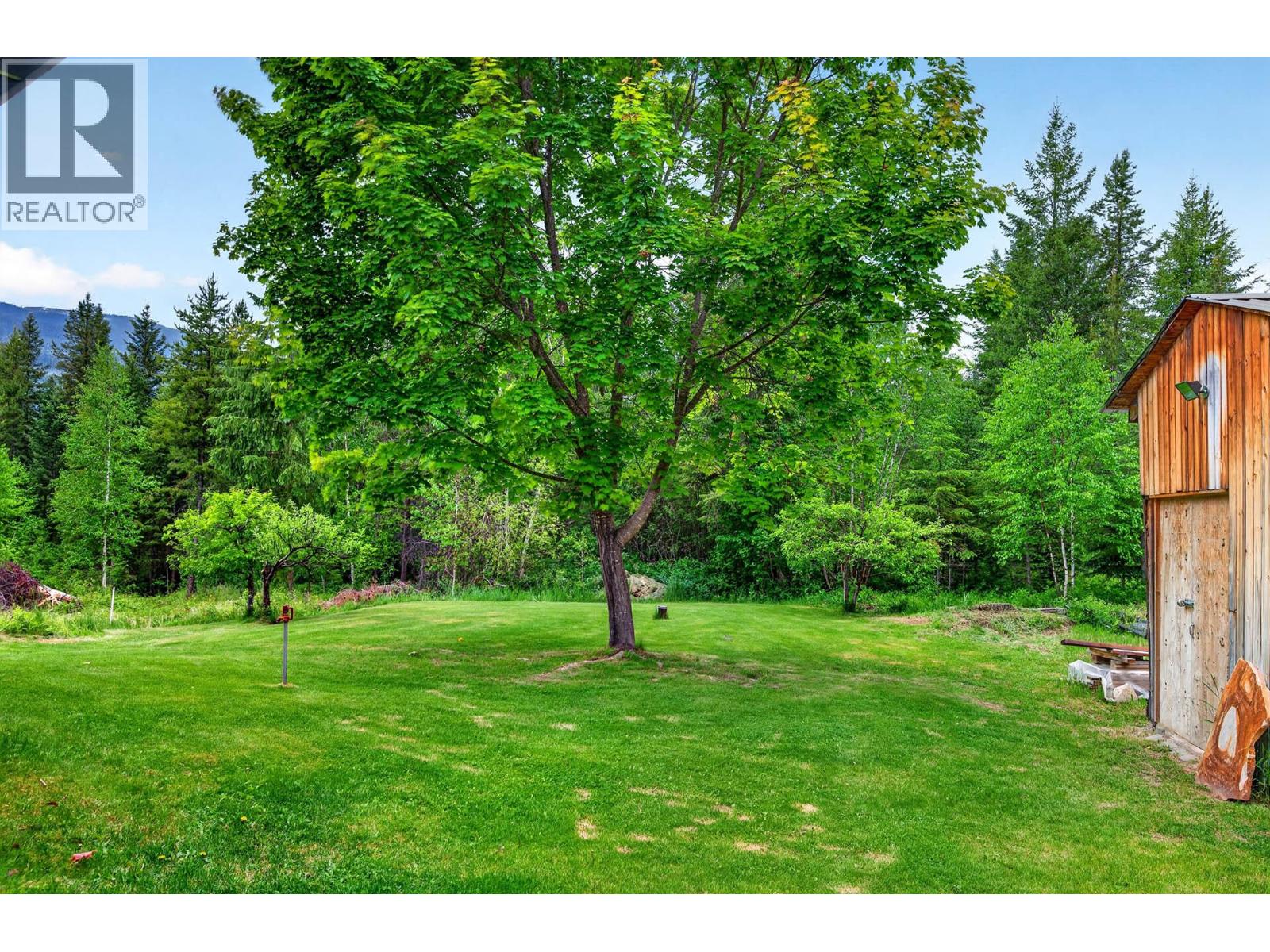 2236 YELLOWHEAD Highway - 75