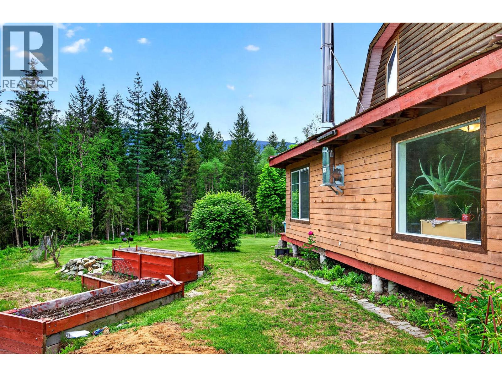 2236 YELLOWHEAD Highway - 77