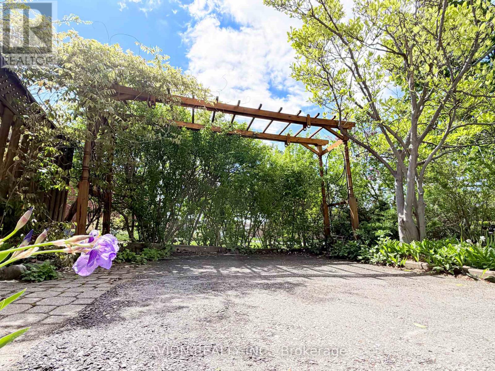 134 BUTTERFIELD CRESCENT - 48