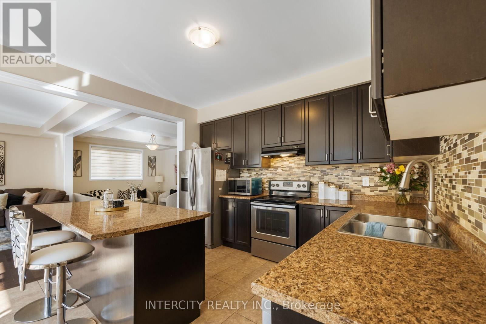19 ENFORD CRESCENT - 21