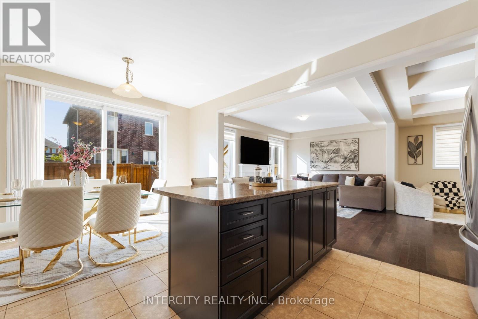 19 ENFORD CRESCENT - 24