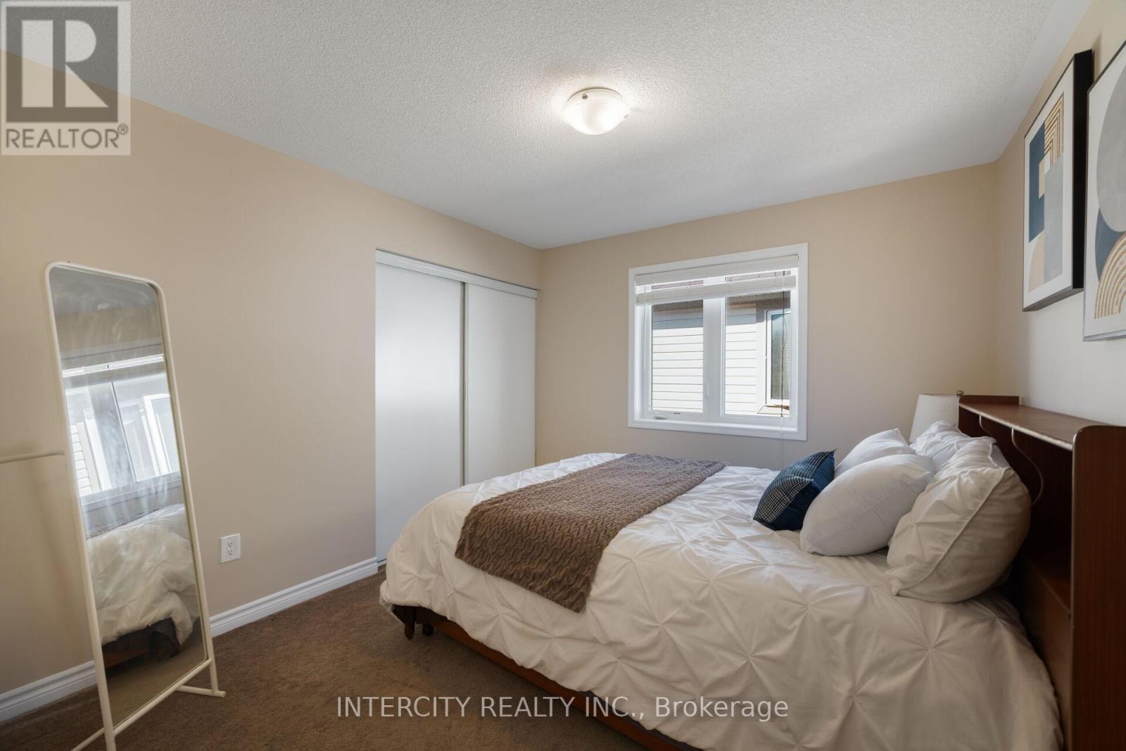19 ENFORD CRESCENT - 36
