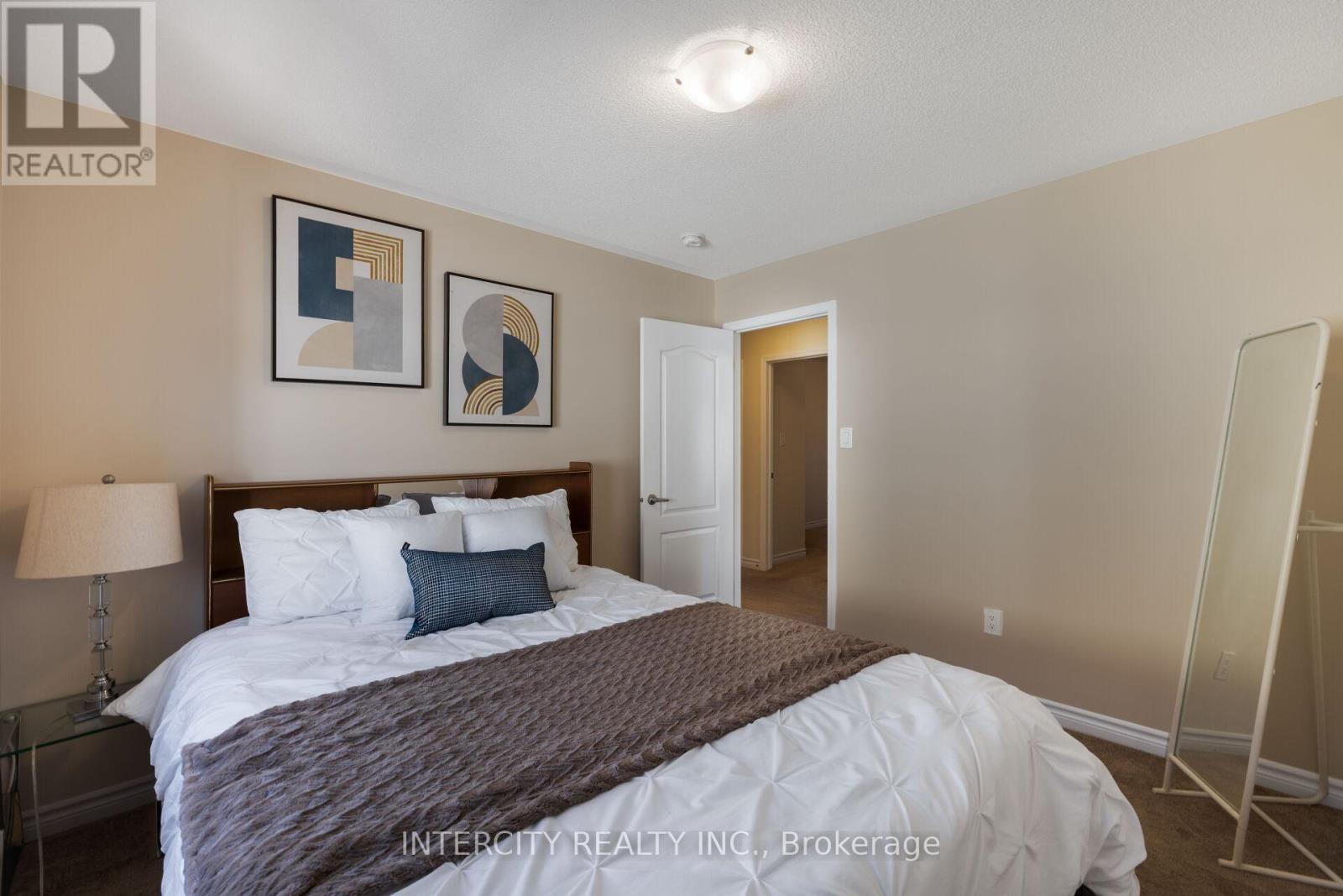 19 ENFORD CRESCENT - 37