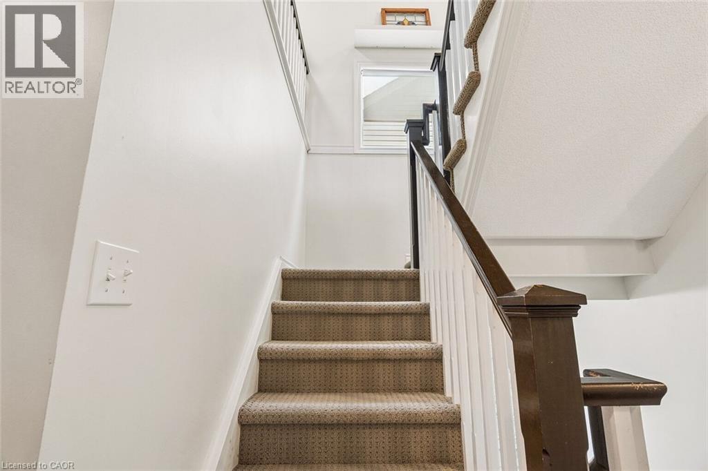 124 RIDGE TOP Crescent - 33