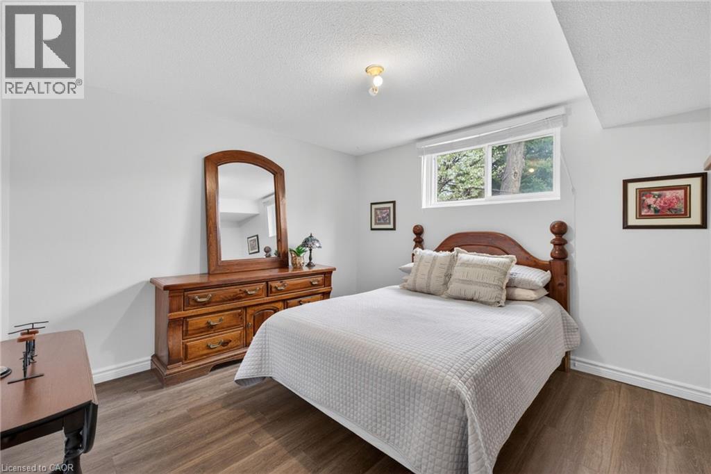 2471 MALCOLM Crescent - 29