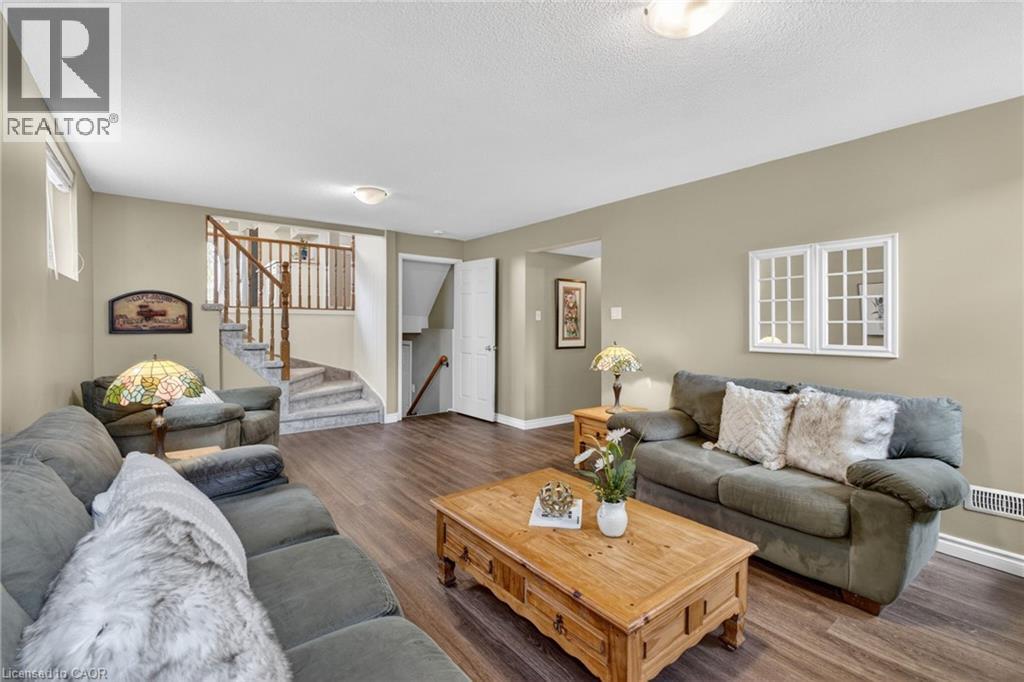 2471 MALCOLM Crescent - 31