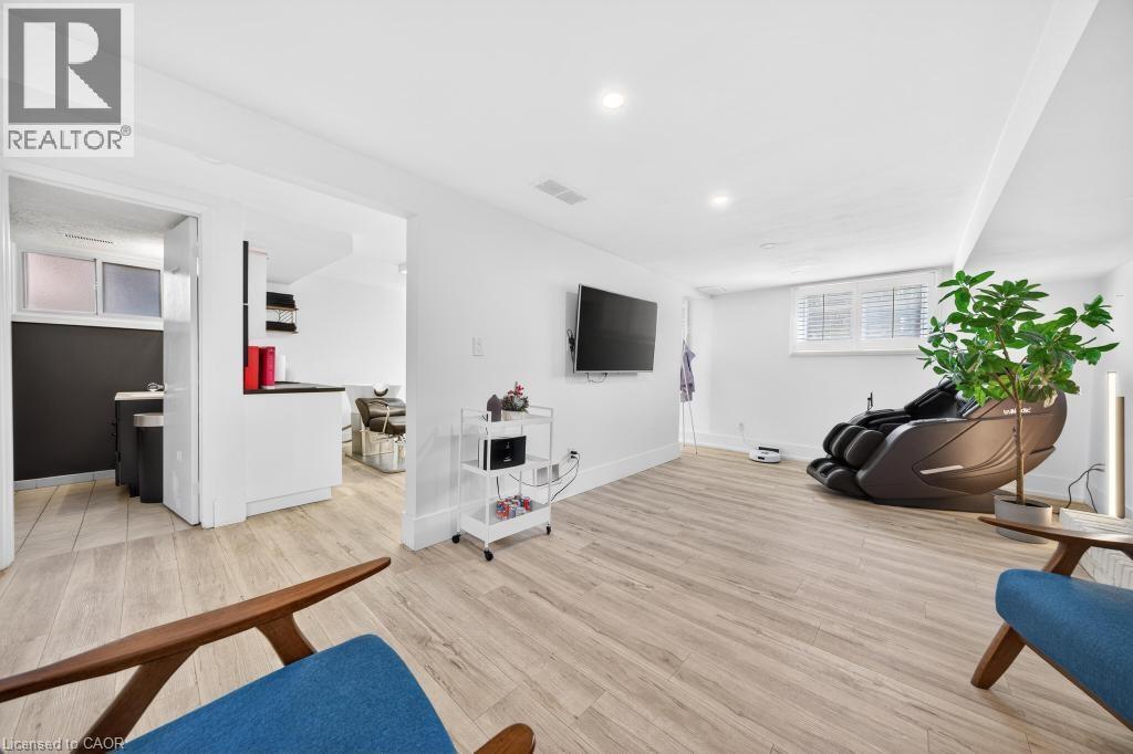 19 GLEN FOREST Drive - 38