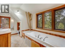 3918 Passmore Upper Road, Passmore, BC V0G2J0 Photo 35