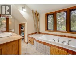 3918 Passmore Upper Road, Passmore, BC V0G2J0 Photo 36
