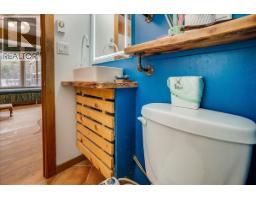 Full bathroom - 3918 Passmore Upper Road, Passmore, BC V0G2J0 Photo 6