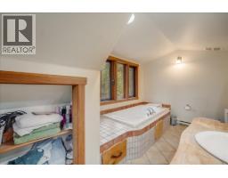 3918 Passmore Upper Road, Passmore, BC V0G2J0 Photo 38