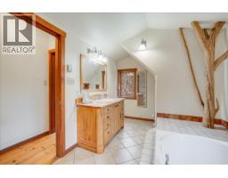 3918 Passmore Upper Road, Passmore, BC V0G2J0 Photo 37