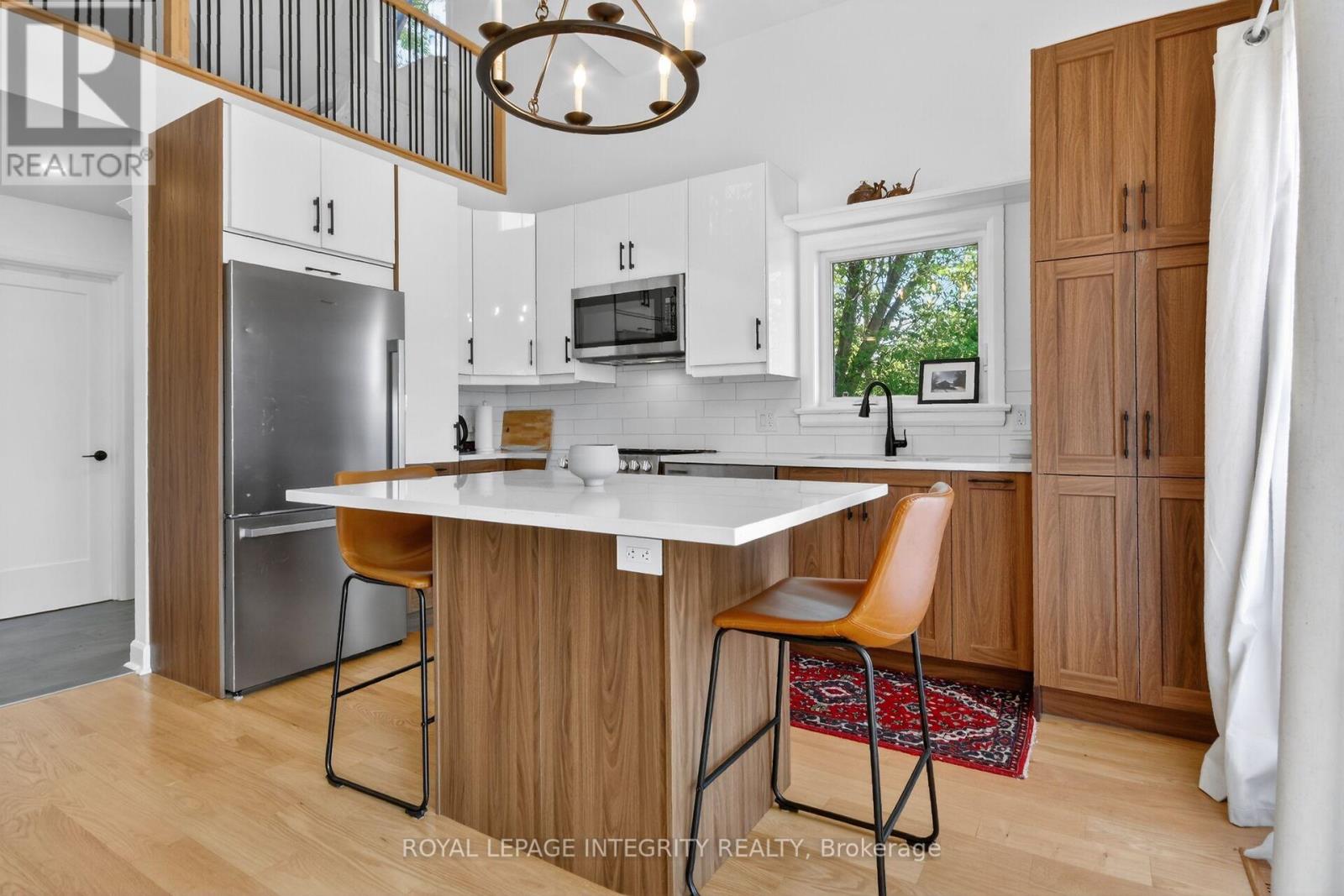 336 BROADWAY STREET W - 14