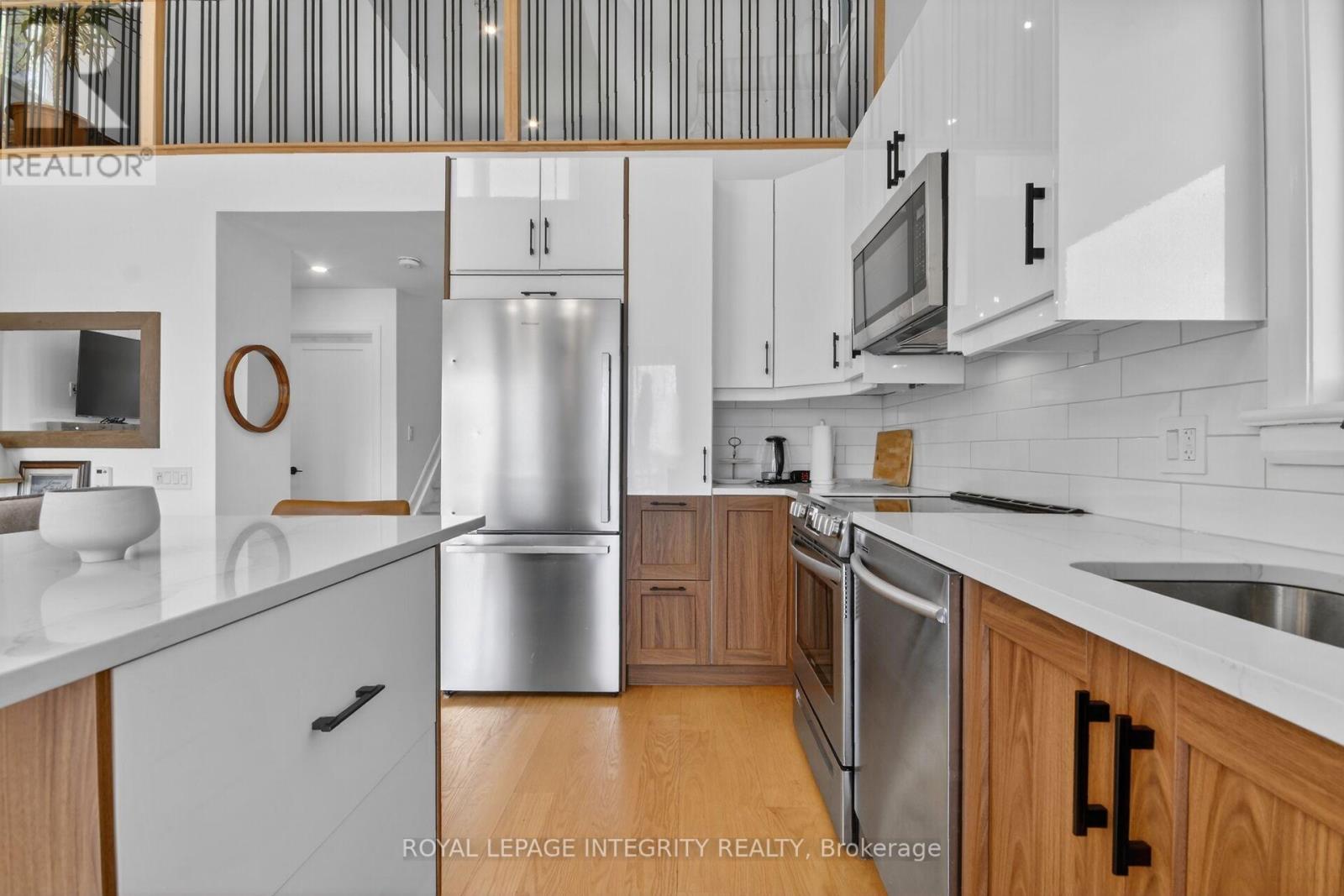336 BROADWAY STREET W - 16