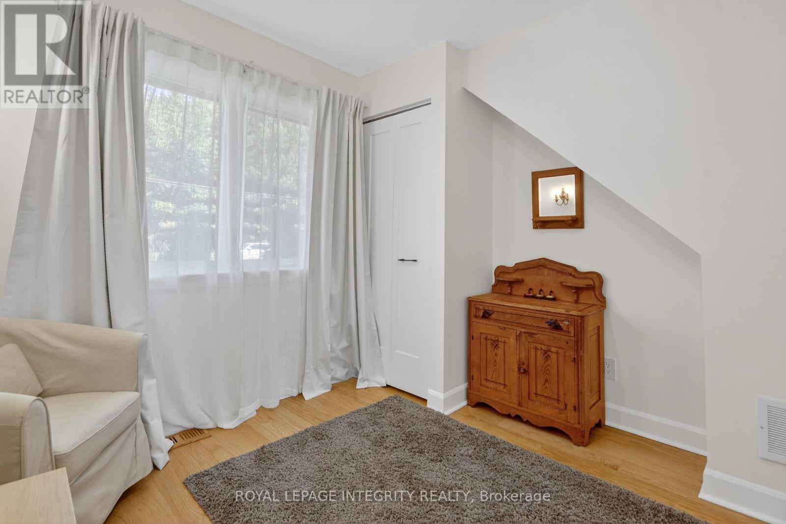 336 BROADWAY STREET W - 23