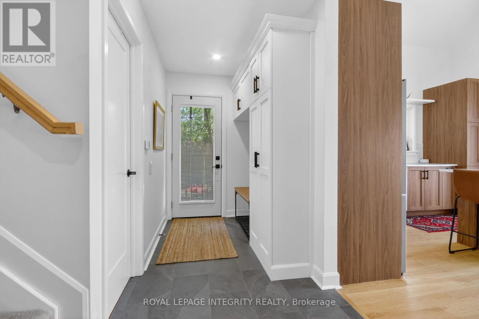336 BROADWAY STREET W - 8