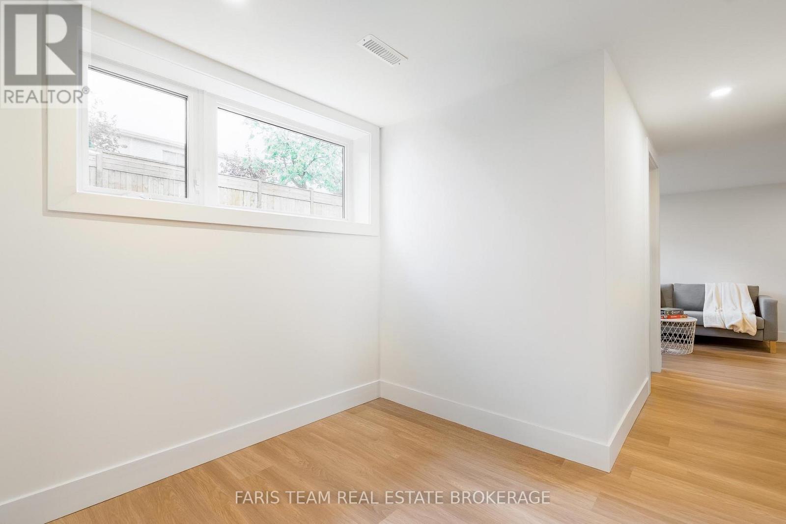 12 OREN BOULEVARD - 27