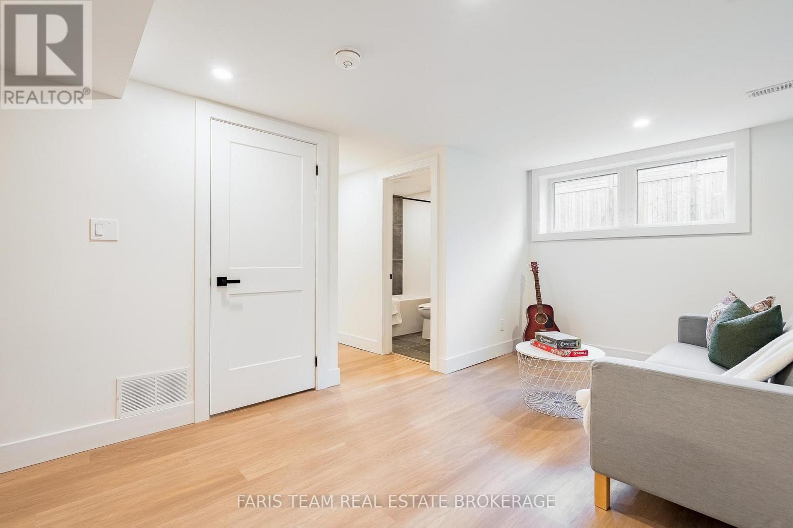 12 OREN BOULEVARD - 23