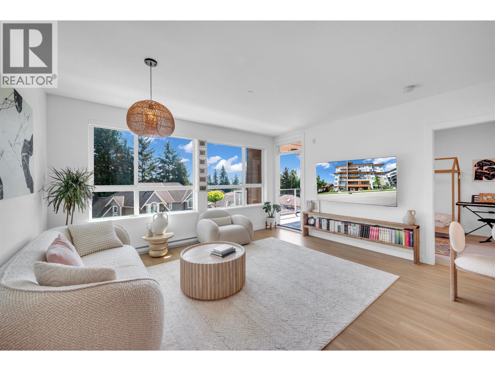 417 723 GROVER Avenue - main photo