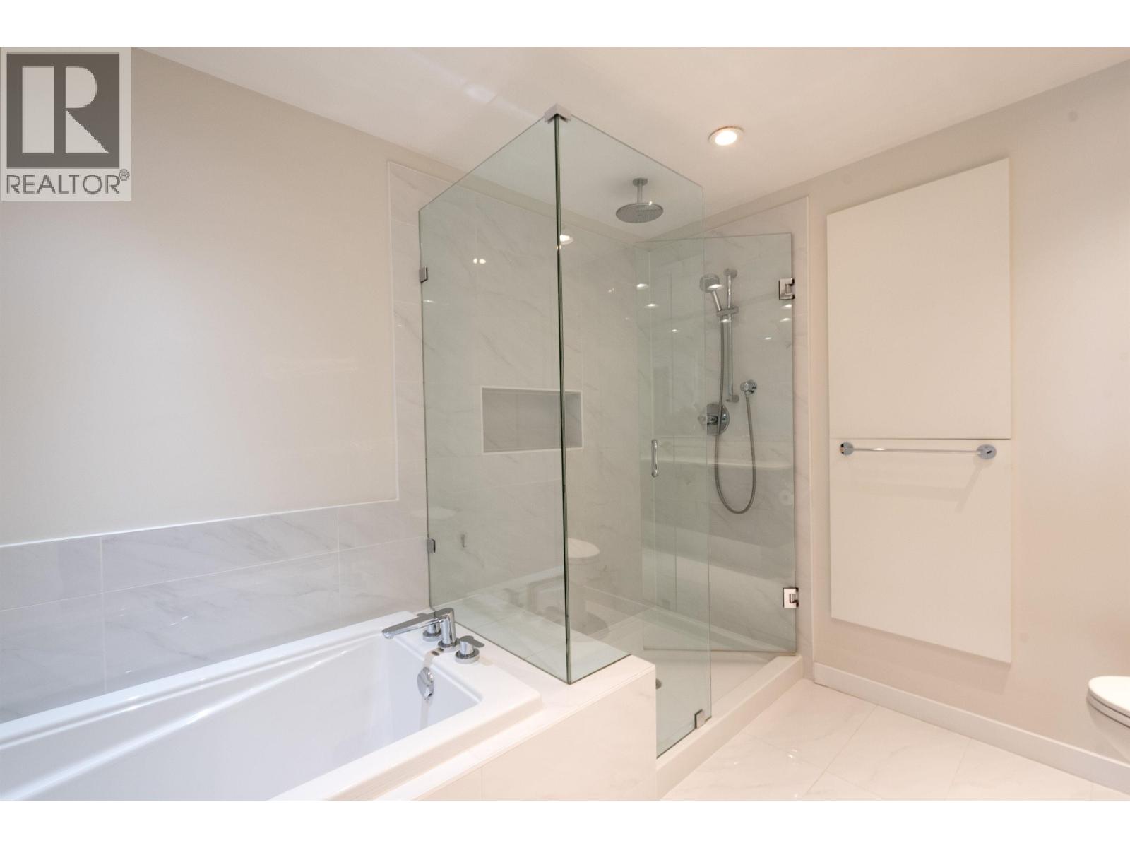 306 3873 CATES LANDING WAY — photo 2
