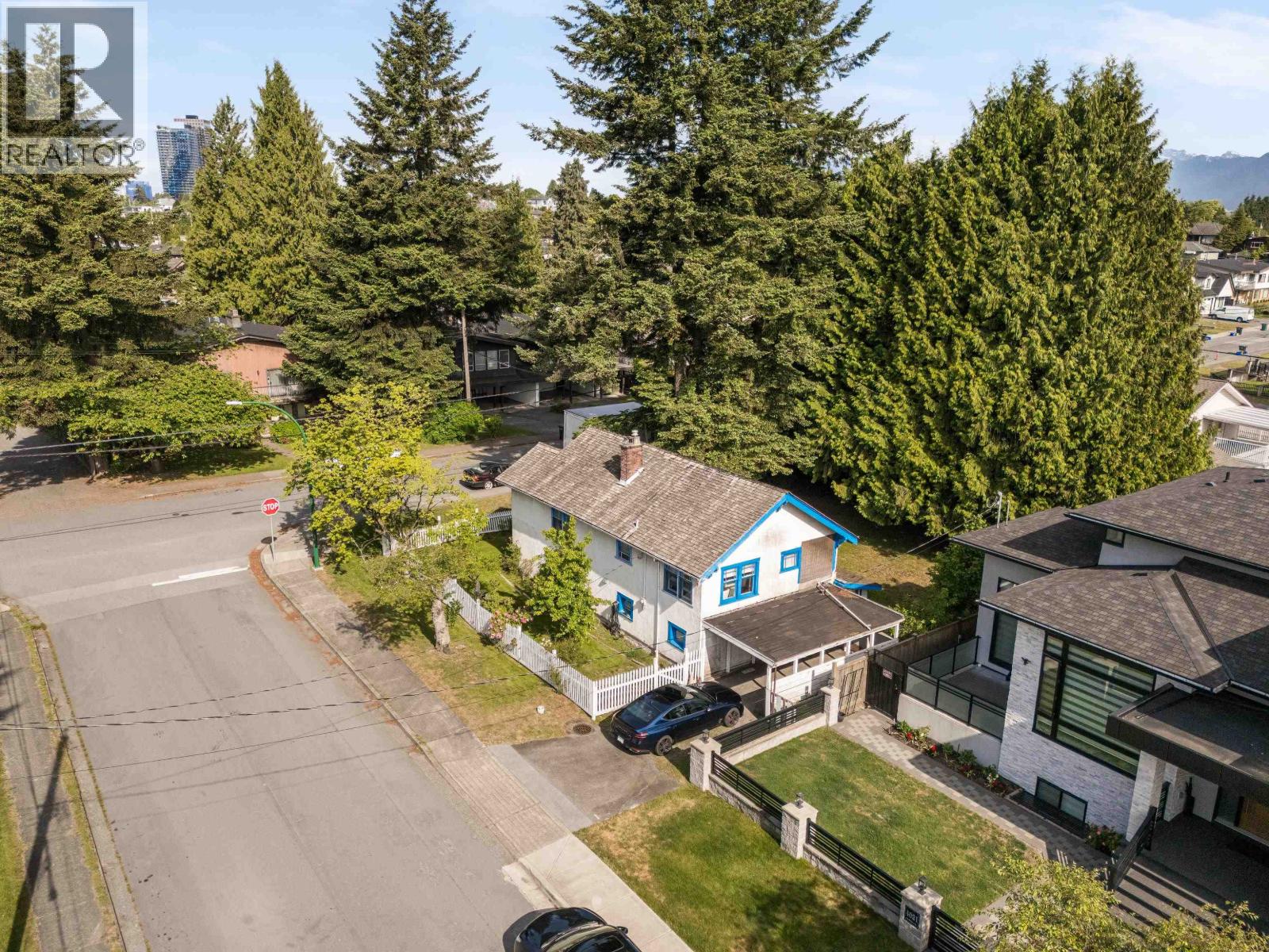 5282 INMAN AVENUE, Burnaby