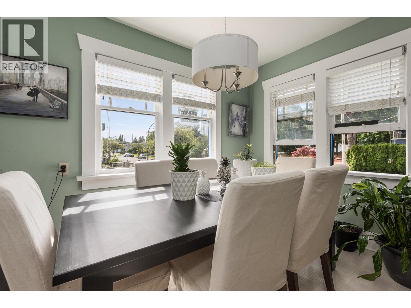 5282 INMAN AVENUE, Burnaby