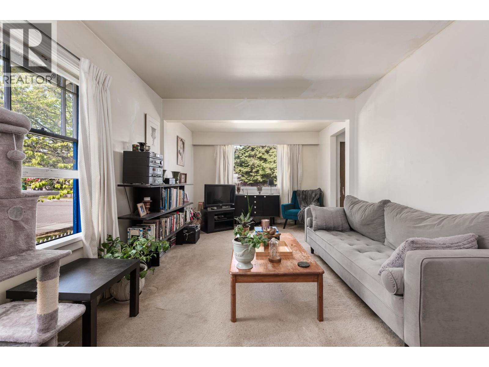 5282 INMAN AVENUE, Burnaby