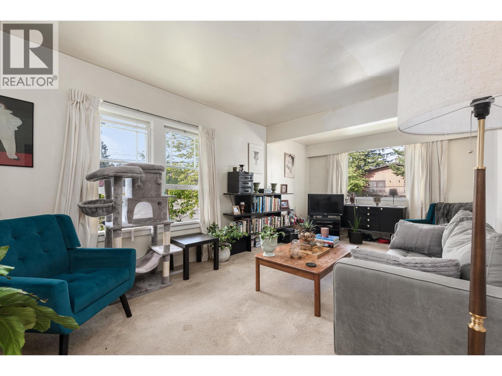 5282 INMAN AVENUE, Burnaby