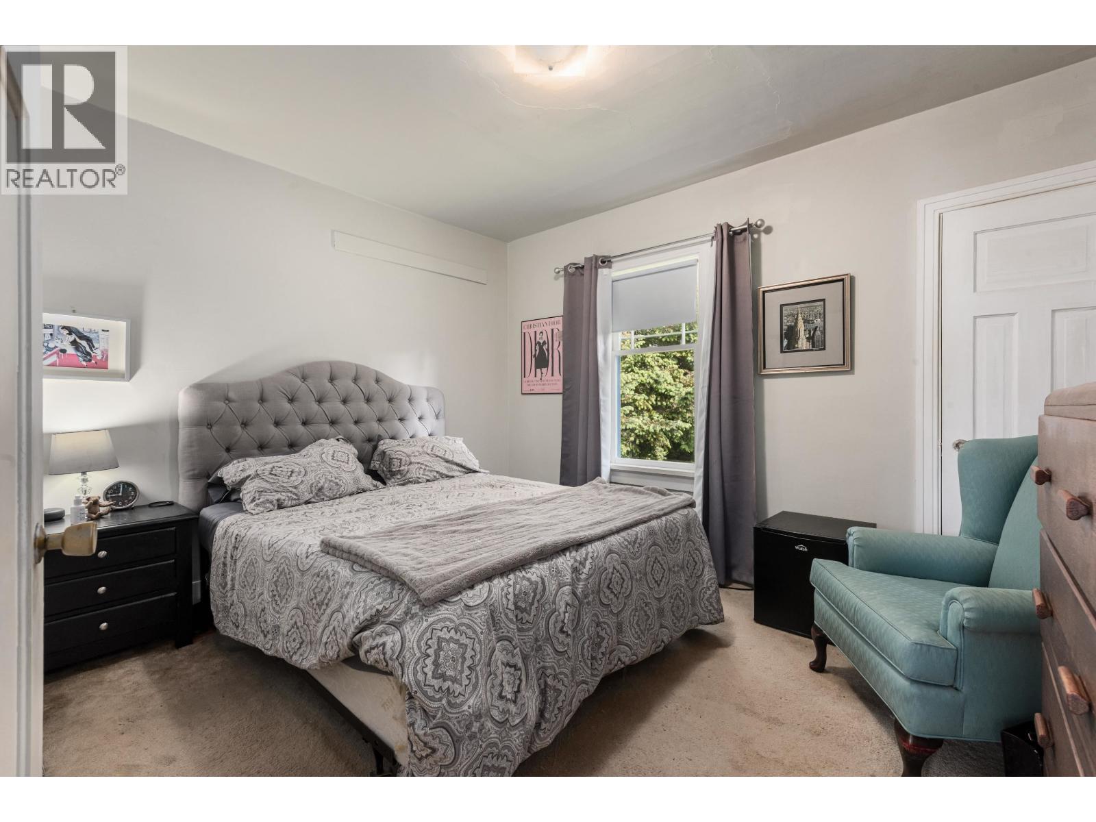 5282 INMAN AVENUE, Burnaby