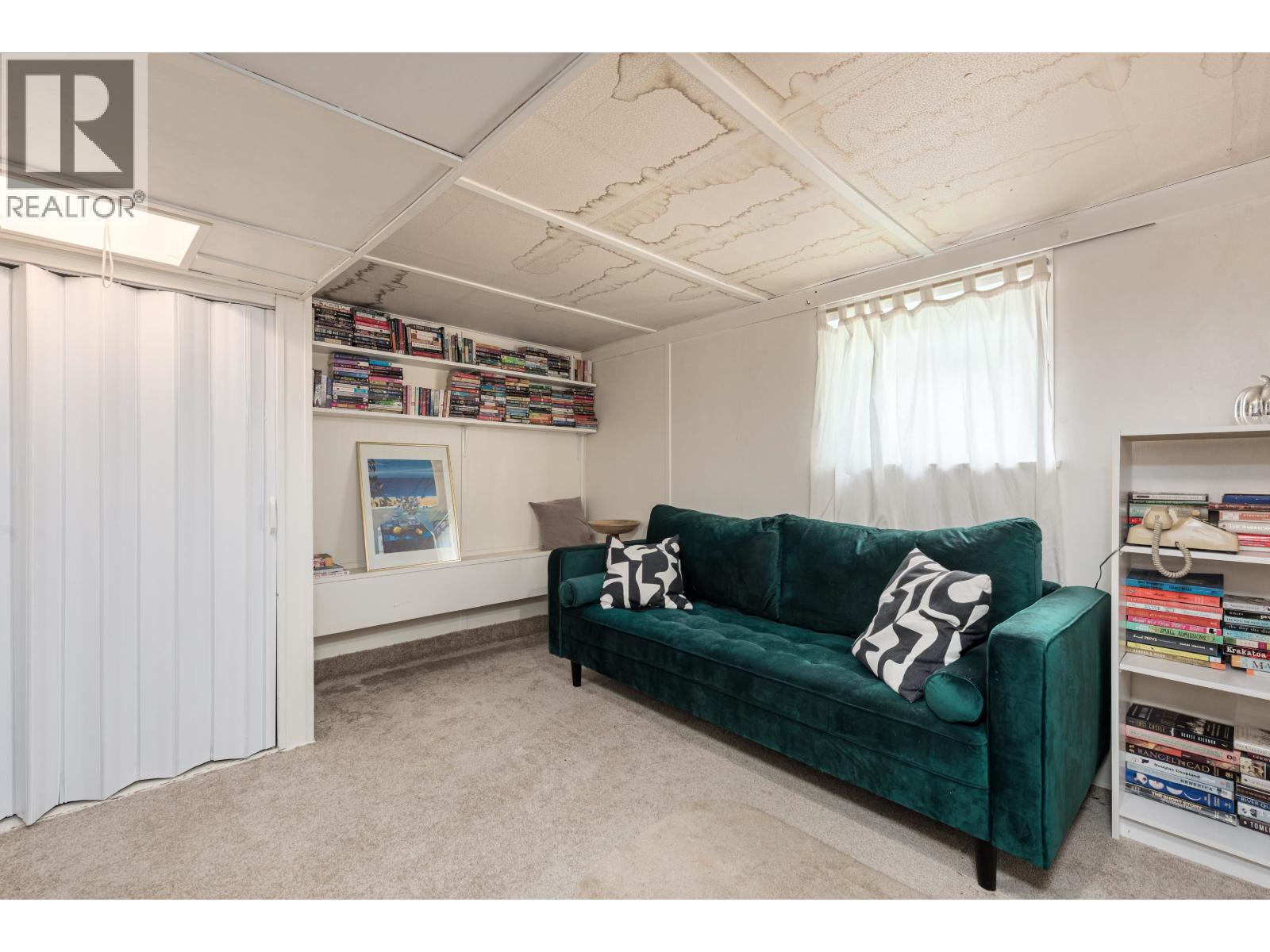 5282 INMAN AVENUE, Burnaby
