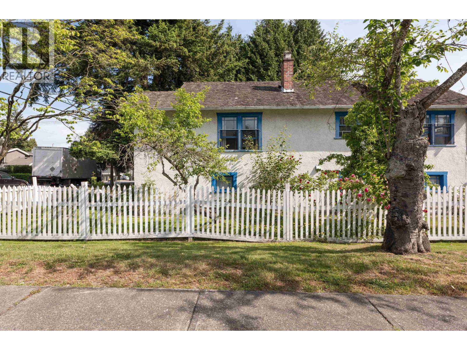 5282 INMAN AVENUE, Burnaby