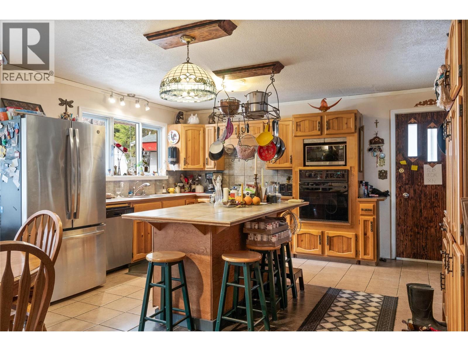 4841 5 Avenue SW - 11