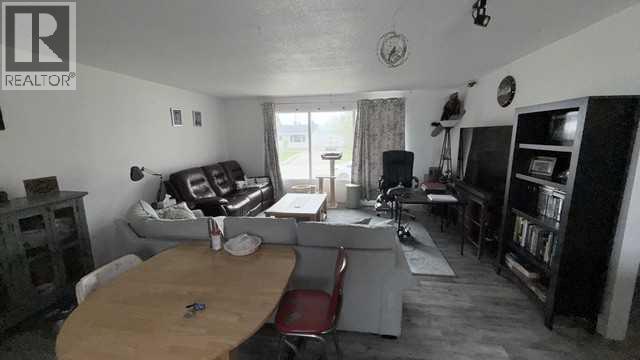 4804 47 Avenue - 10