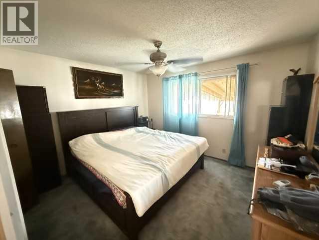 4804 47 Avenue - 11