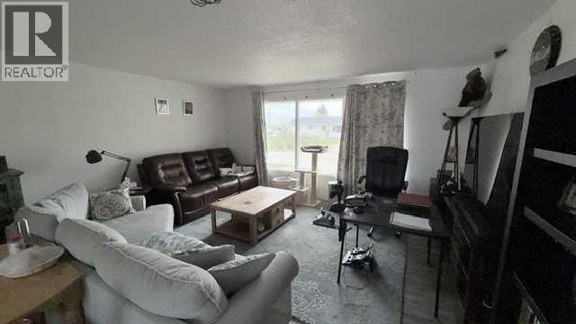 4804 47 Avenue - 8