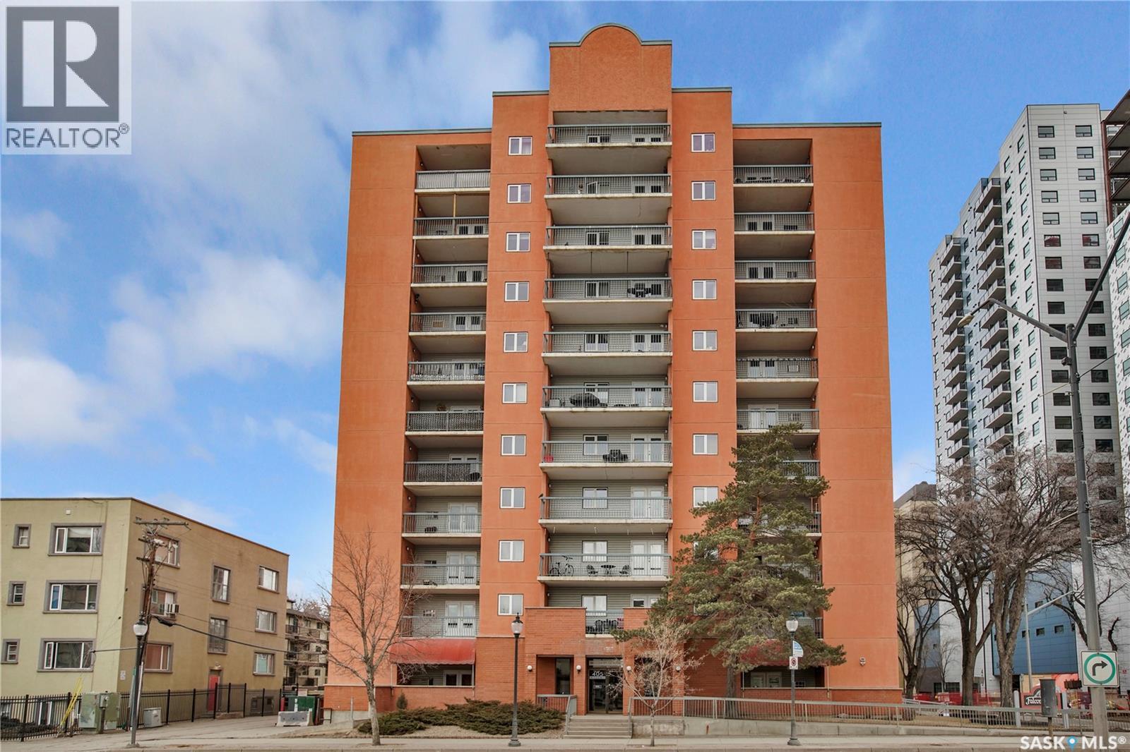 #902 405 5th AVENUE - 1